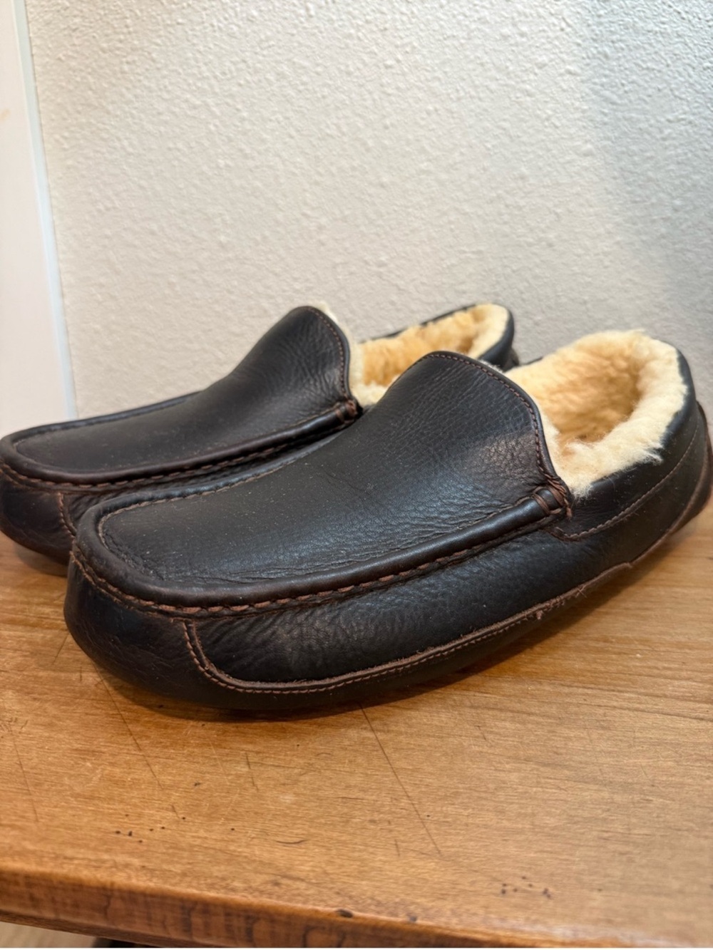 UGG Ascot Leather Shearling Slippers Brown Men’s 11 Moccasin Loafers